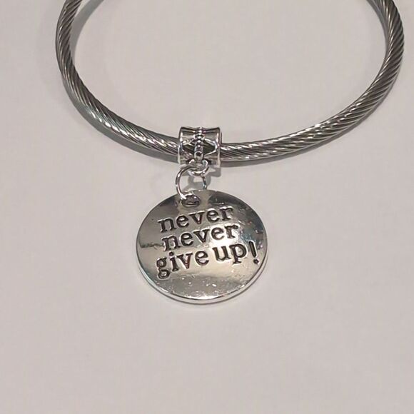 Silver Never Give‎ Up Inspirational Dangle Charm for Pandora Style Bracelet - Picture 1 of 5